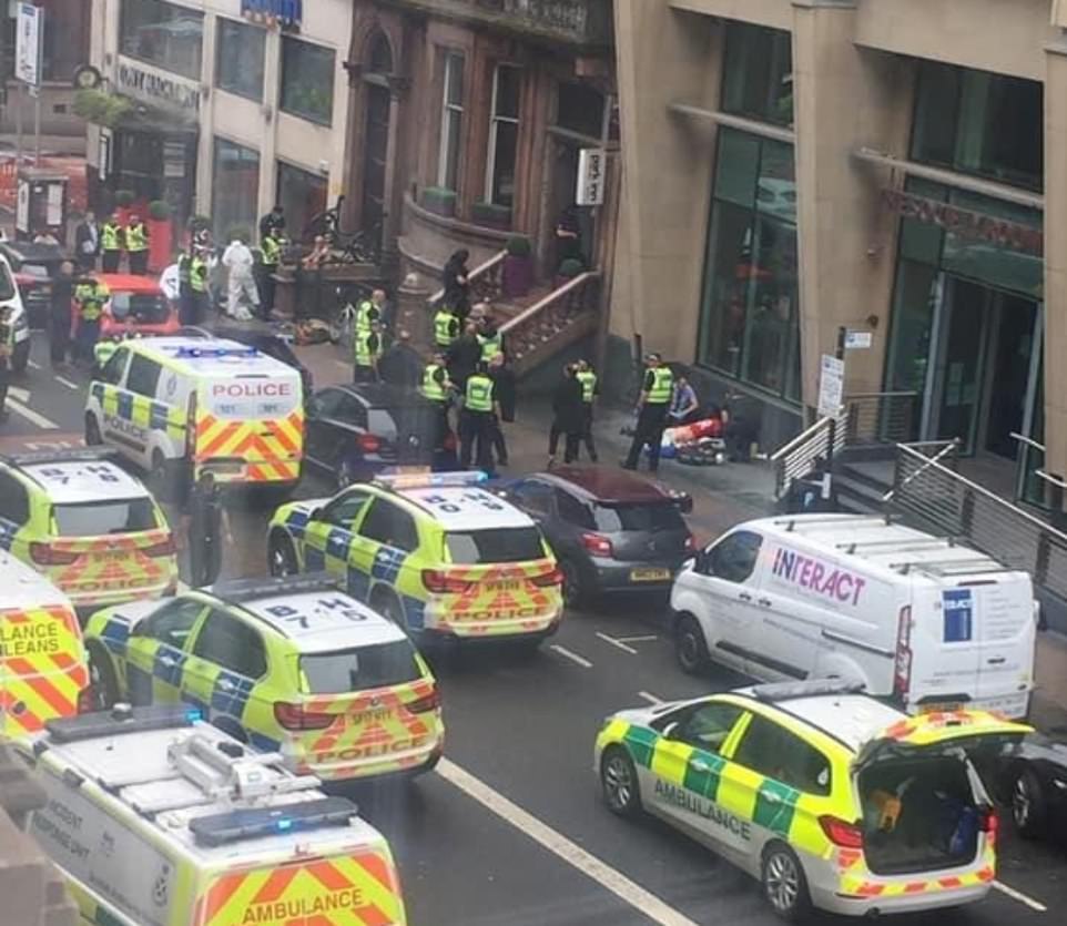 Un bărbat a fost împușcat mortal de poliție după atacul din Glasgow