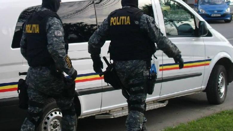 Percheziţii în România şi Marea Britanie într-un dosar de trafic de persoane şi proxenetism. Cinci persoane au fost arestate