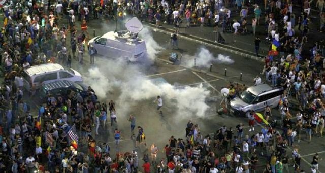 Trei ani de la protestul violent din 10 august, în Piaţa Victoriei din București