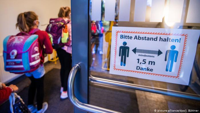 Zeci de școli din Berlin au raportat cazuri COVID după redeschiderea școlilor