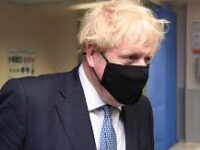 Boris Johnson anunţă măsuri pentru stoparea propagării variantei Omicron a coronavirusului