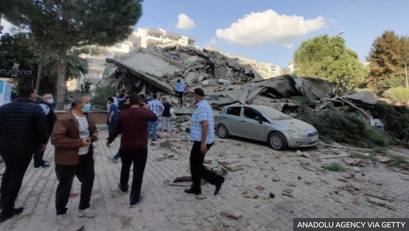 Cel puțin 24 oameni au murit în Turcia și peste 800 au fost răniți în urma cutremurului de ieri
