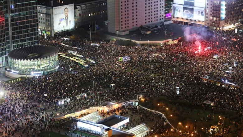 Zeci de mii de oameni au protestat la Varșovia împotriva interzicerii avortului
