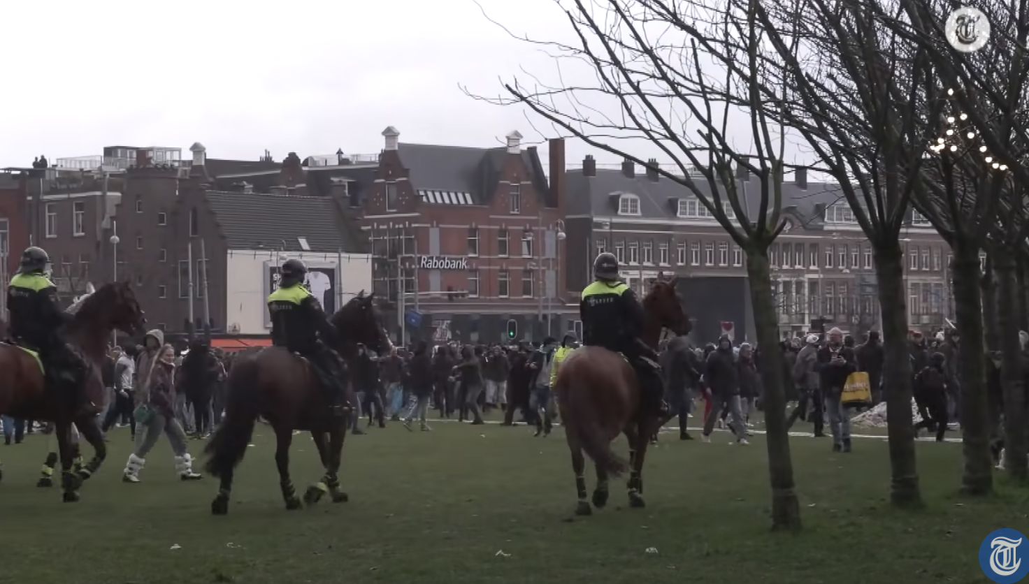 Proteste violente în Amsterdam