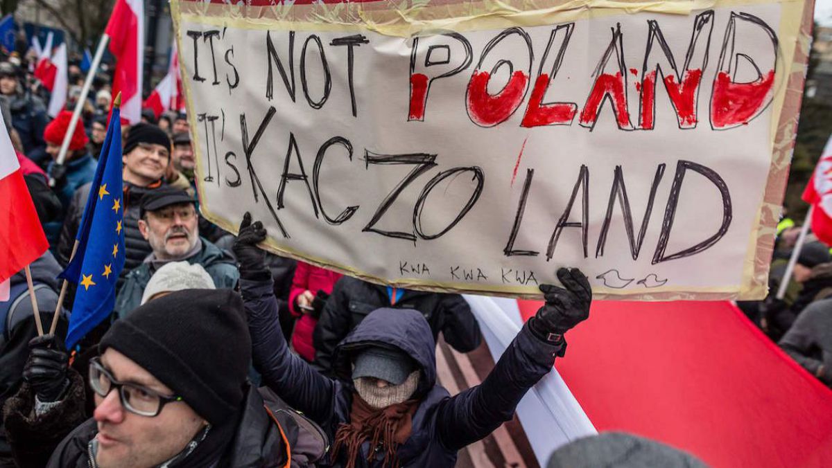 Proteste împotriva interzicerii avortului în mai multe oraşe din Polonia
