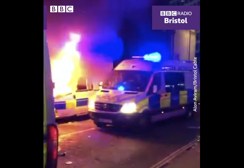 O demonstraţie din Bristol a degenerat în violenţe în care au fost răniţi poliţişti