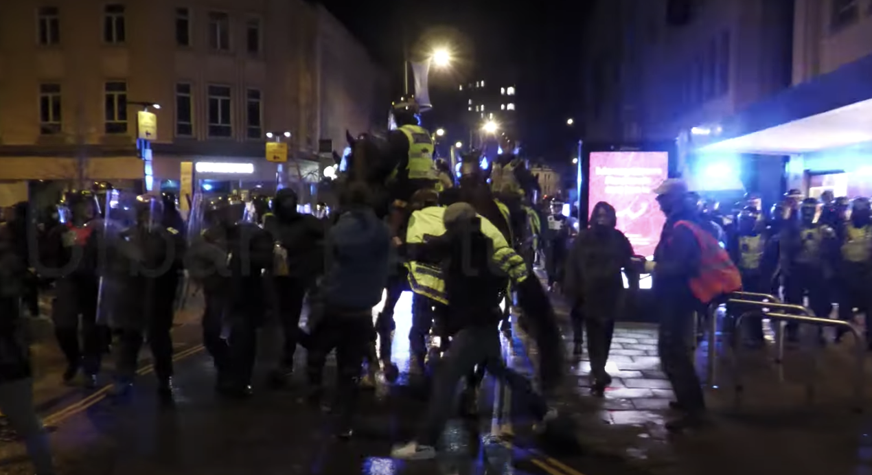 Protest violent la Bristol.
