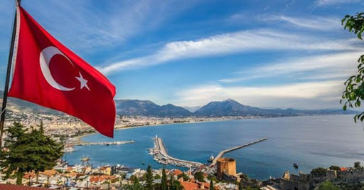 Turcia va primi turiști nevaccinați în sezonul estival