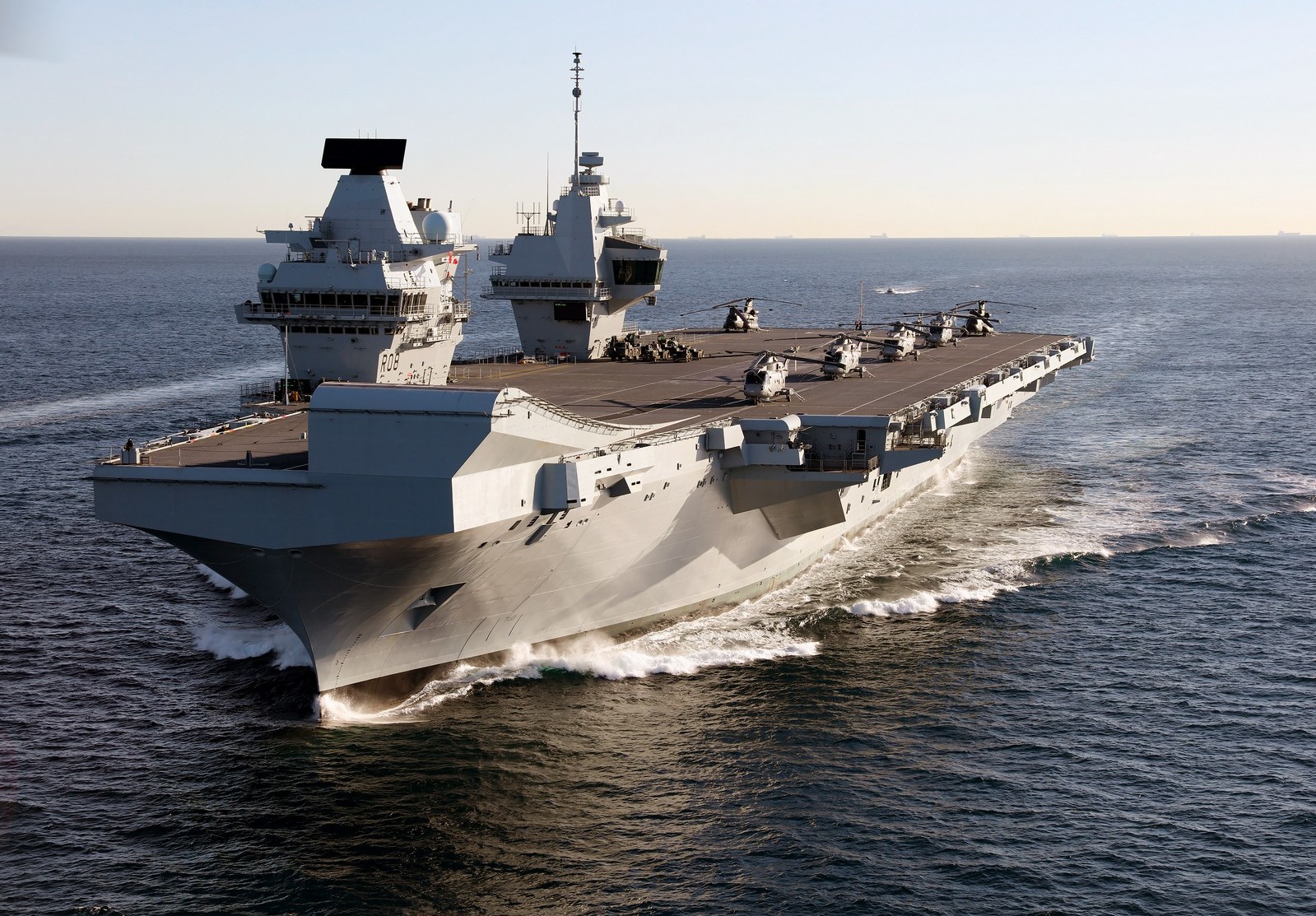 Marea Britanie va trimite portavionul Queen Elizabeth într-o nouă misiune în Marea Mediterană, pentru a descuraja Rusia