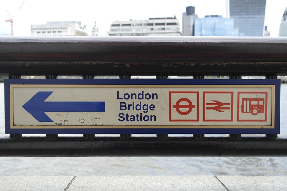 Gara London Bridge a fost evacuată din cauza prezenţei unui obiect suspect într-un tren