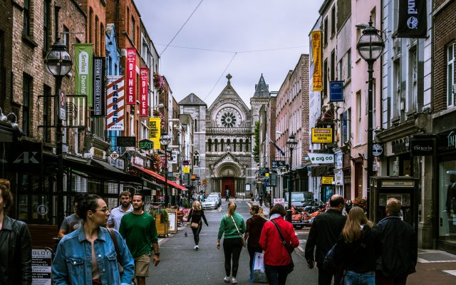 Barurile şi restaurantele din Irlanda îşi redeschid spaţiile interioare pentru clienţii vaccinaţi