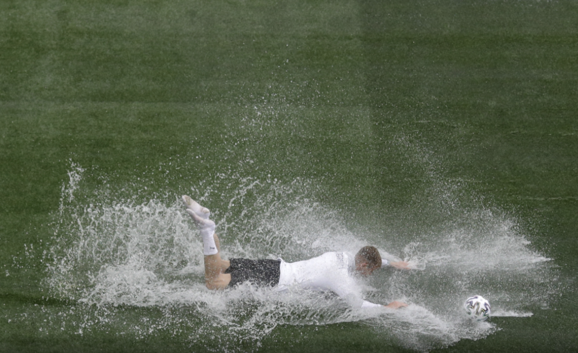 Cu o zi înainte de primul meci de la Euro, programat la București, terenul a fost inundat