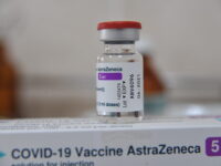 Zeci de mii de doze de vaccin AstraZeneca din stocurile României expiră peste 10 zile