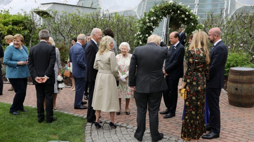 Regina Elisabeta a II-a a Marii Britanii a fost gazda unei recepţii la summitul G7, însoţită de prinţul William și prinţul Charles