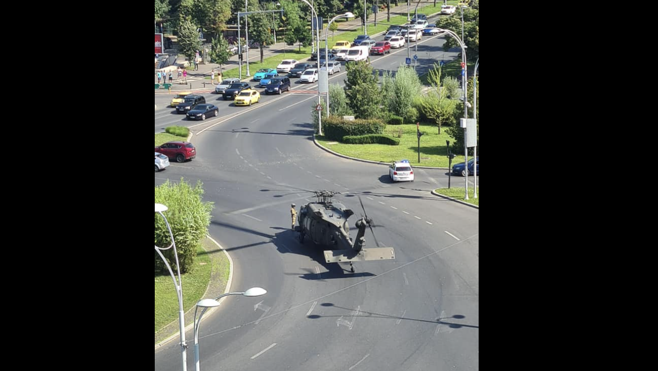 Un elicopter militar american a aterizat forțat pe un bulevard aglomerat din București
