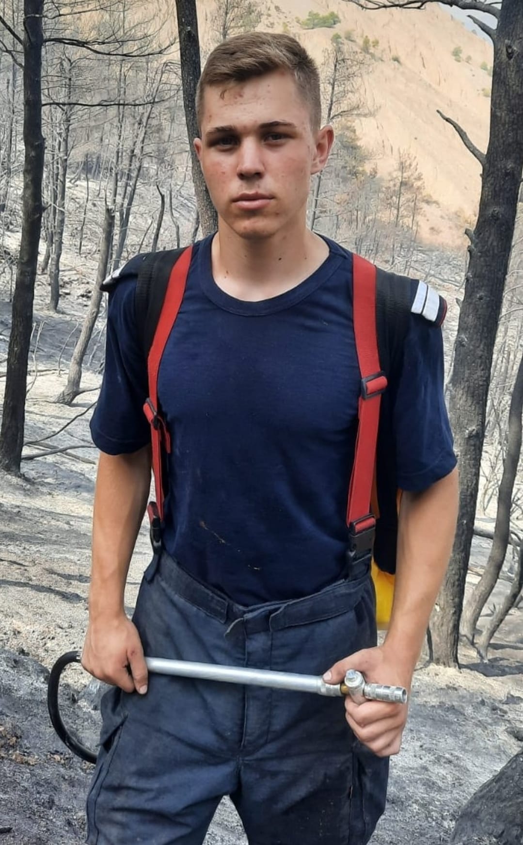 Cel mai tânăr pompier român care luptă cu flăcările din Grecia este din Braşov şi are 20 de ani