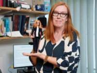 Păpuşă Barbie, creată în onoarea cercetătoarei britanice Sarah Gilbert