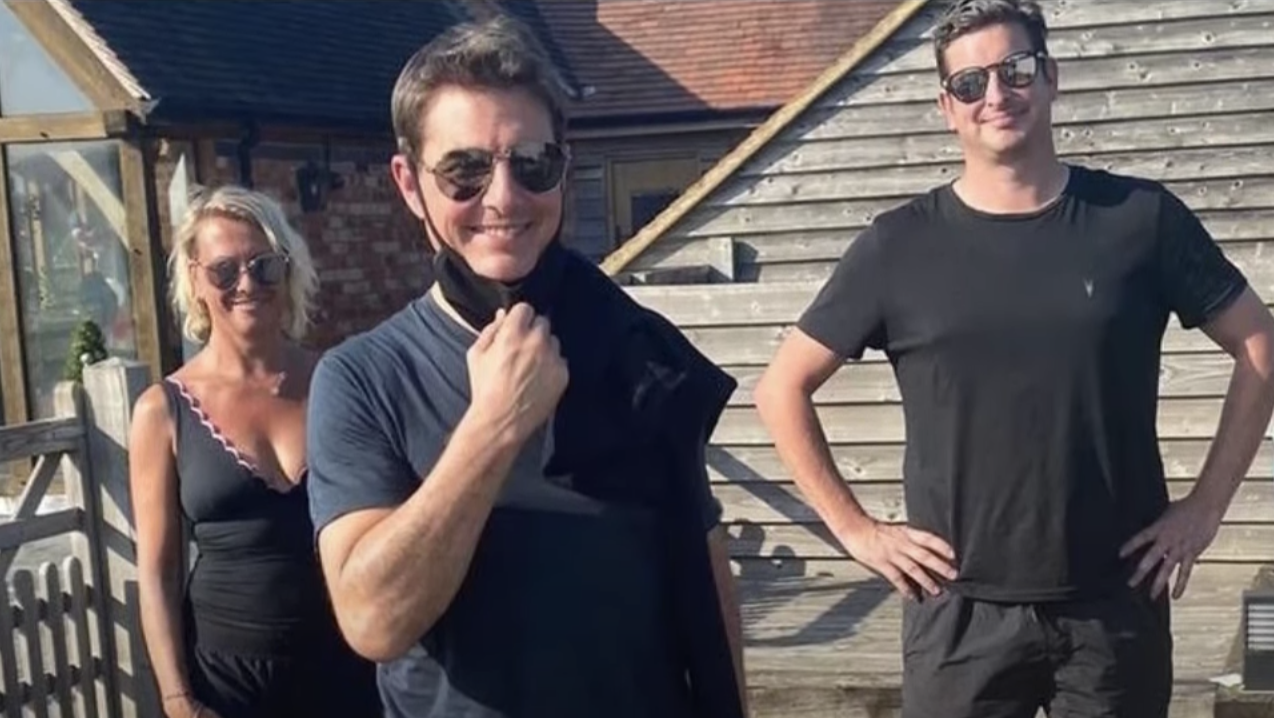 Tom Cruise a aterizat cu elicopterul în grădina unei familii din Marea Britanie