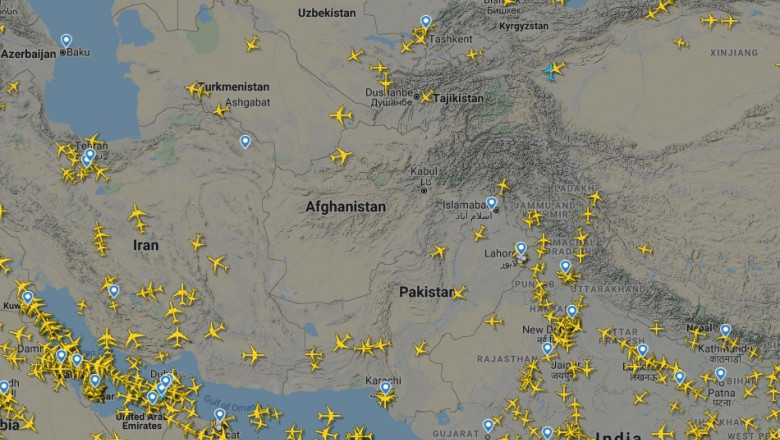 Companiile aeriene redirecționează zborurile pentru a evita spațiul aerian din Afganistan