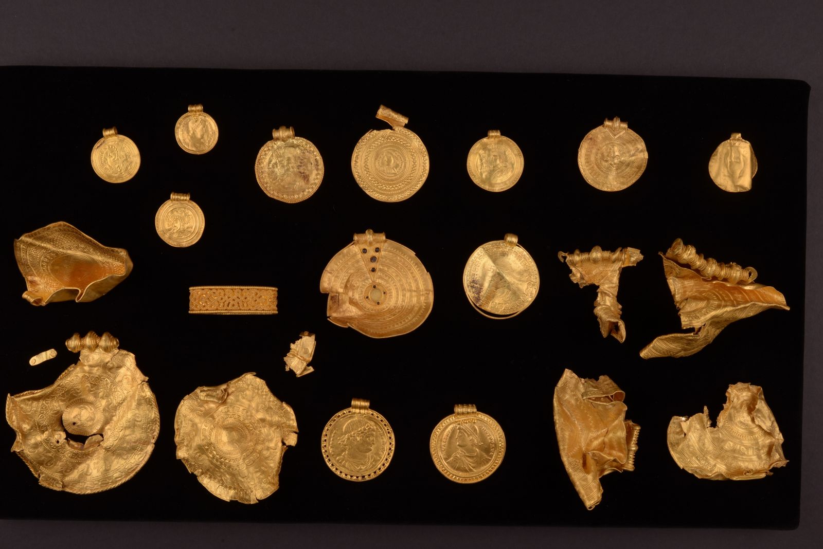 Comoară de aur veche de 1.500 de ani, descoperită de un arheolog amator