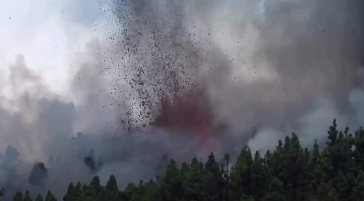 Vulcanul din La Palma a erupt după 50 de ani