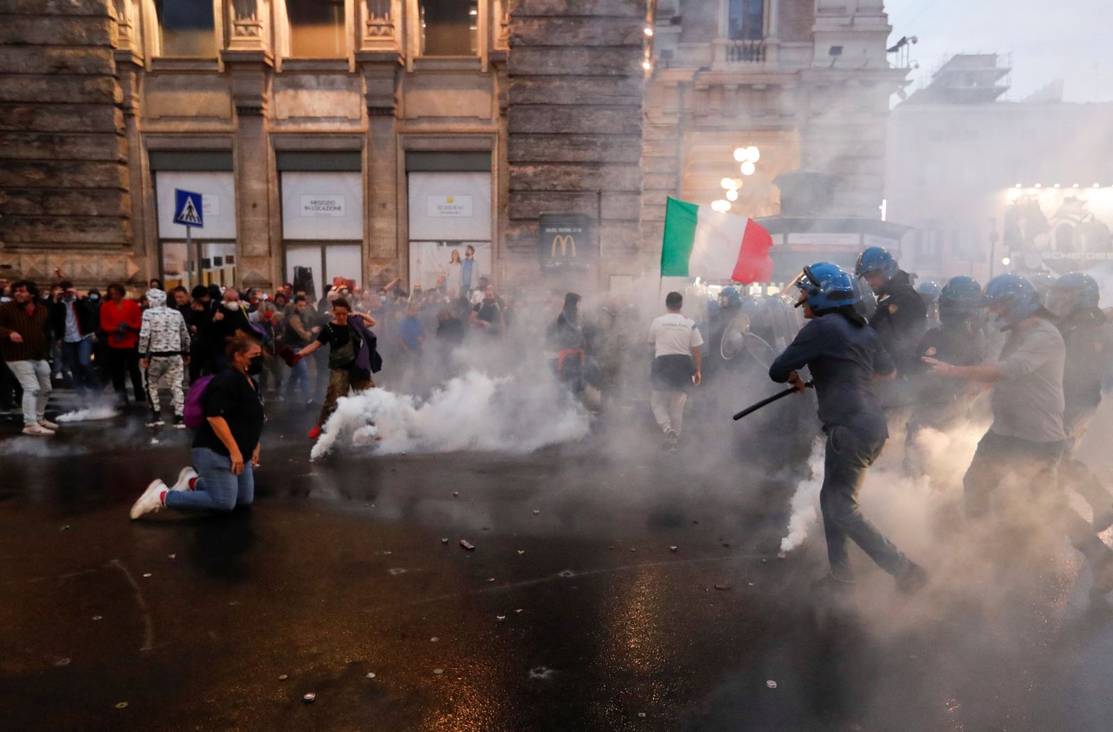 Italienii au protestat din nou față de impunerea certificatului verde