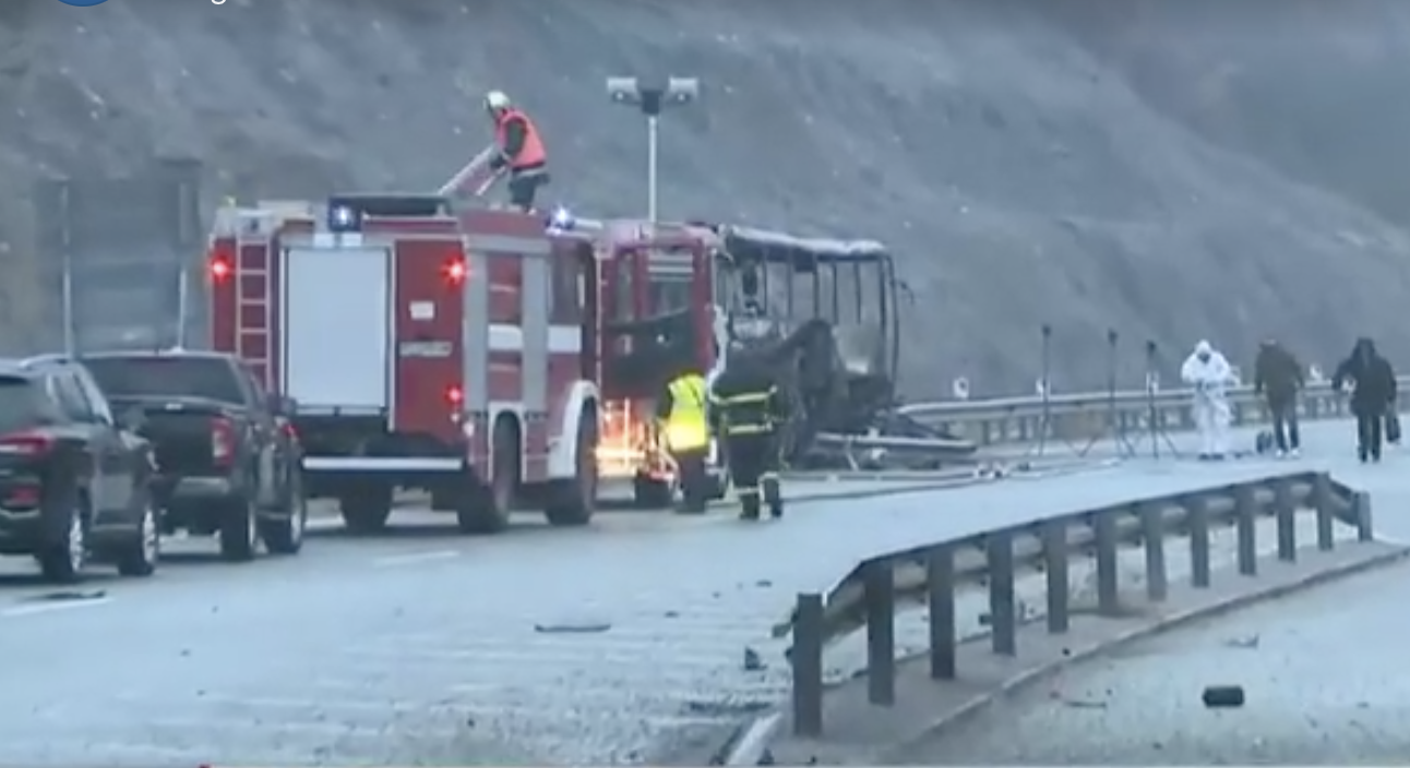 Tragedie pe o autostradă din Bulgaria. Cel puțin 46 de oameni au murit după ce un autocar a luat foc