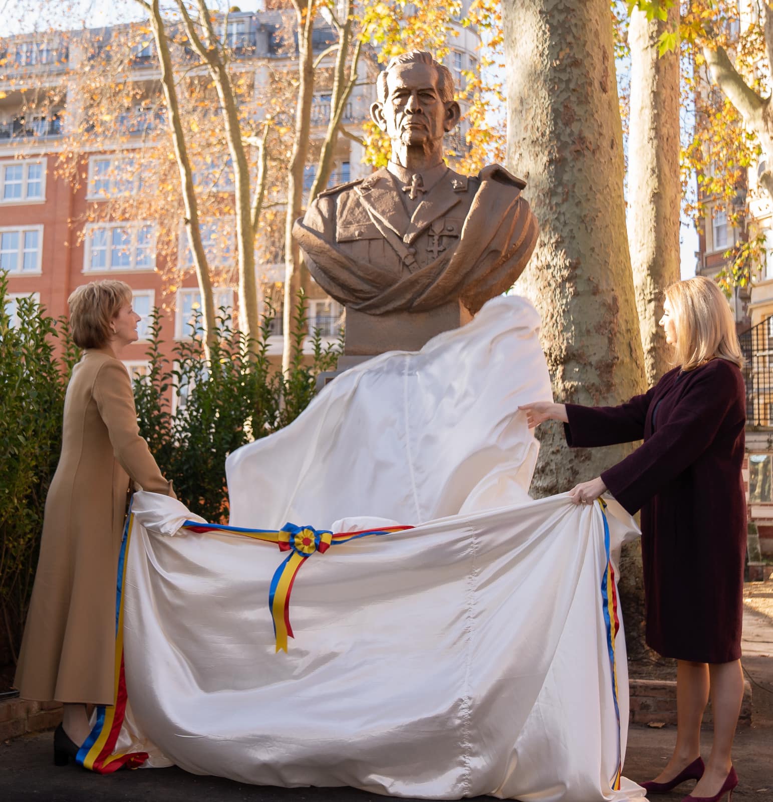 Ambasada României la Londra a găzduit ceremonia dezvelirii bustului Regelui Mihai I