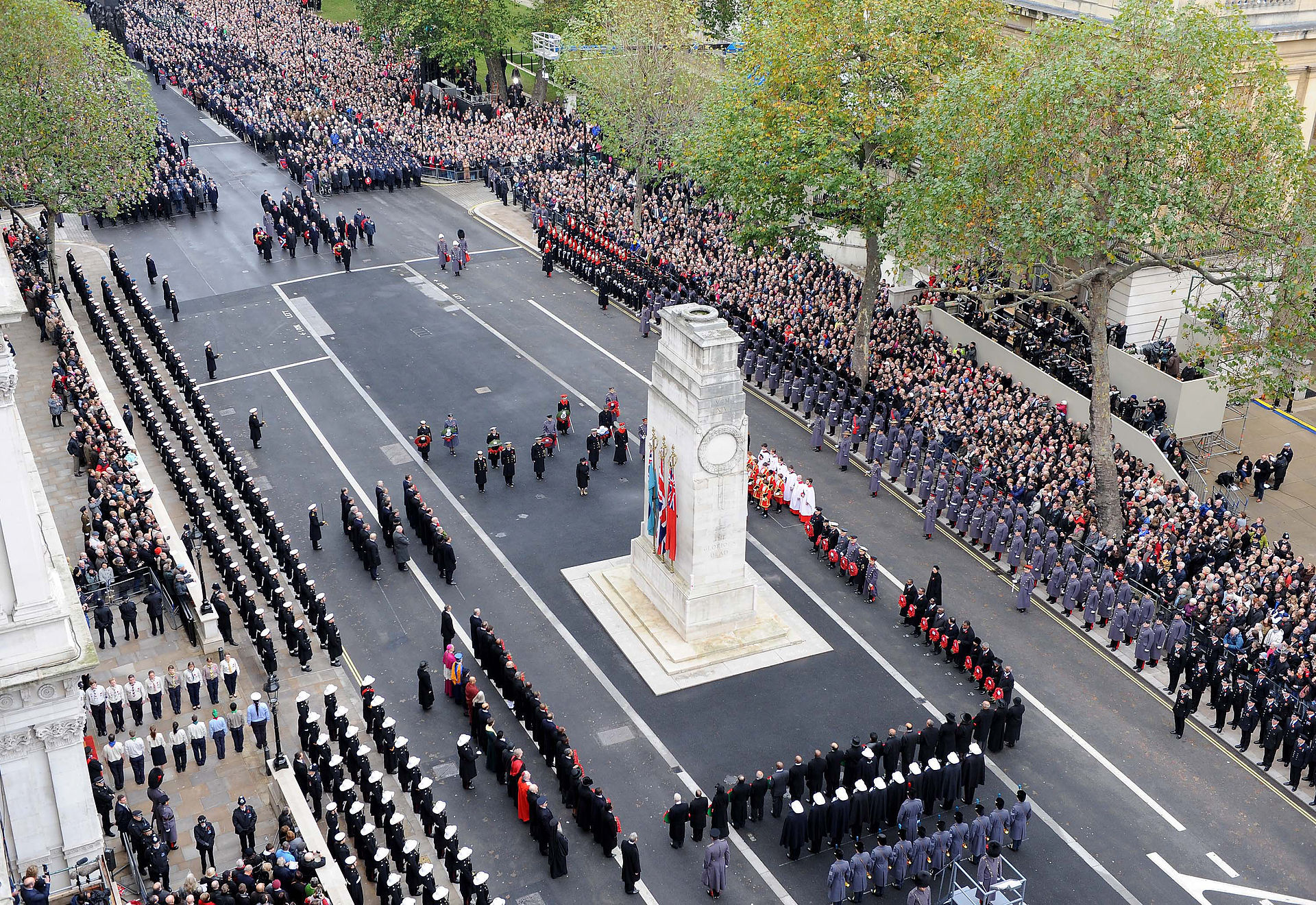Regina Elisabeta a II-a și-a anunțat „intenţia fermă” de a participa la Remembrance Sunday