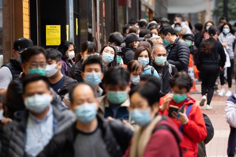Cel mai recent val al pandemiei COVID a atins un vârf estimat la 4,2 milioane de cazuri pe zi