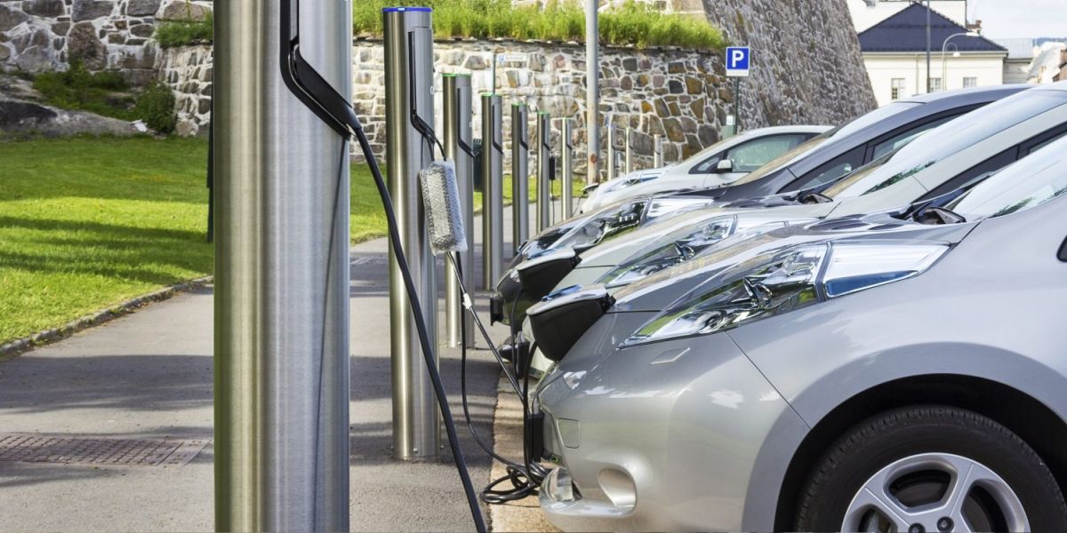 Clădirile noi din Marea Britanie vor trebui să dispună de staţii de încărcare pentru vehiculele electrice