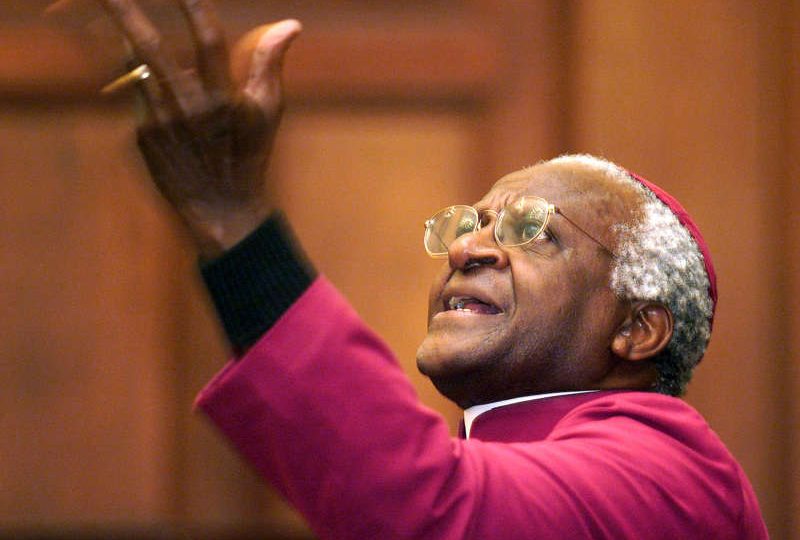 Arhiepiscopul Desmond Tutu, laureat al Premiului Nobel pentru Pace, a murit la vârsta de 90 de ani