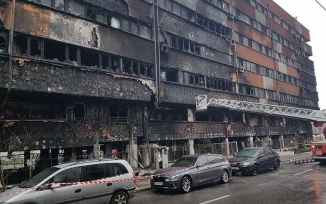 Incendiu uriaș într-un bloc din Constanța