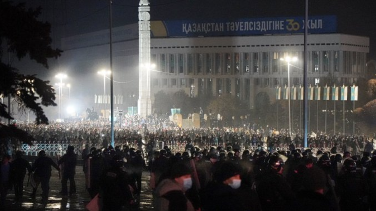 Kazahstanul a decretat stare de urgenţă pe întreg teritoriul pe fondul revoltelor în masă