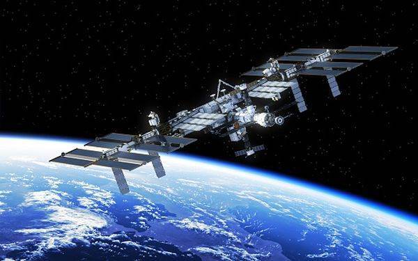 Rușii amenință că prăbușesc stația spațială internațională