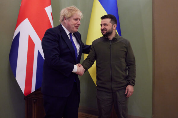 Boris Johnson şi Volodimir Zelenski vor rămâne „în strânsă legătură ca prieteni”, anunţă Downing Street