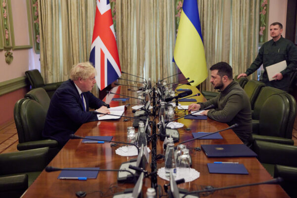 Marea Britanie va trimite mai multe echipamente militare Ucrainei