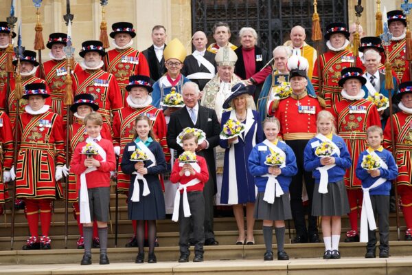 Prinţul Charles a reprezentat-o pe regina Elisabeta a II-a la slujba anuală din Joia Mare. Regina nu va participa nici la liturghia de Paşte