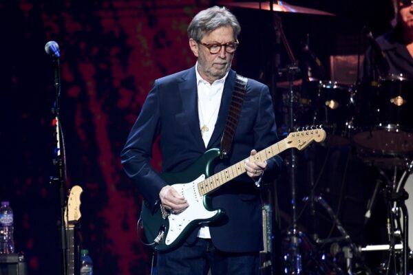 Chitaristul Eric Clapton, un antivaccinist convins, a fost testat pozitiv la COVID-19
