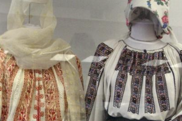 Ia românească, cămașa cu altiță, inclusă oficial în Patrimoniul UNESCO
