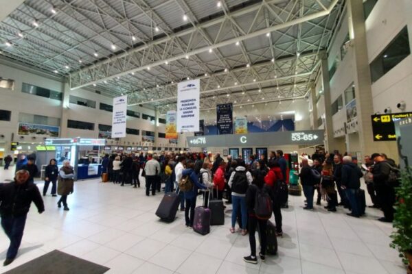56 de curse aeriene au avut întârzieri joi pe aeroportul Otopeni