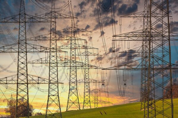 România, în topul țărilor UE cu cea mai mare creștere ale prețurilor la electricitate