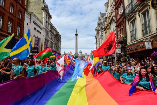 Peste 1 milion de persoane au participat la Parada LGBT+ din Londra