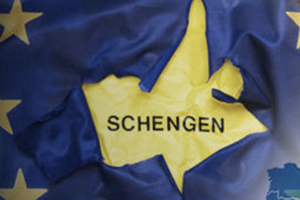 România nu a fost admisă în spaţiul Schengen. Austria și Olanda au votat împotriva aderării României și Bulgariei 