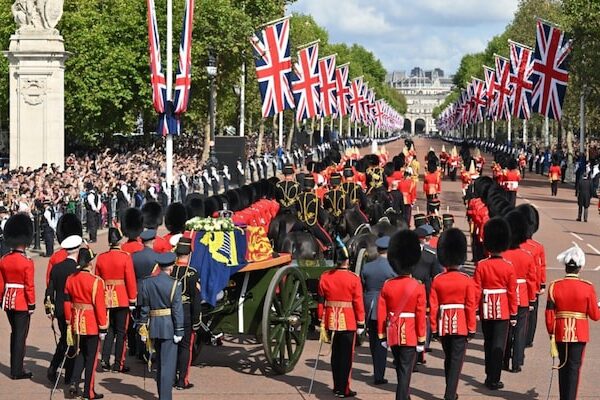 Marea Britanie închide principalele activităţi în ziua funeraliilor reginei, mii de persoane vor fi afectate