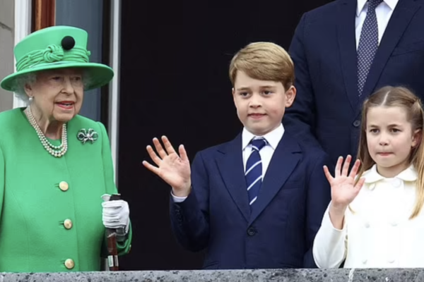 Prințul George și prințesa Charlotte, de 9 și 7 ani, participă la funeraliile Reginei Elisabeta a II-a, străbunica lor