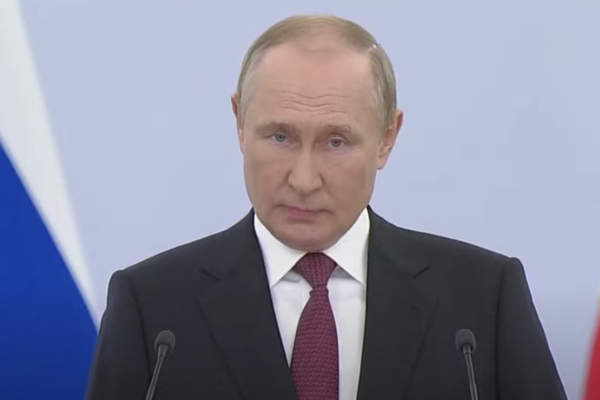 Vladimir Putin proclamă oficial anexarea a patru provincii ucrainene şi cere Kievului să înceteze imediat ostilităţile