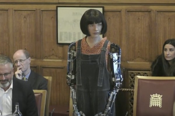 Premieră mondială: Un robot umanoid a depus mărturie în cadrul unei anchete a Camerei Lorzilor din Marea Britanie