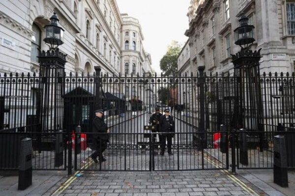 Activiştii Just Stop Oil au încercat să intre în reşedinţa premierului Marii Britanii, din Downing Street