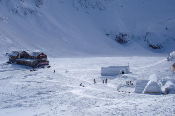 Hotelul de gheaţă de la Bâlea Lac revine după doi ani de pandemie